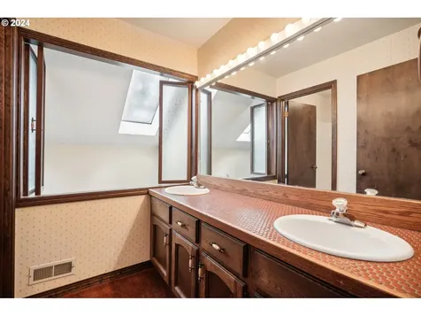 4130 SW Chesapeak Avenue Portland OR 97239