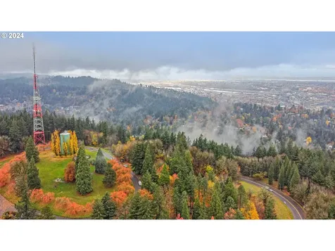 4130 SW Chesapeak Avenue Portland OR 97239