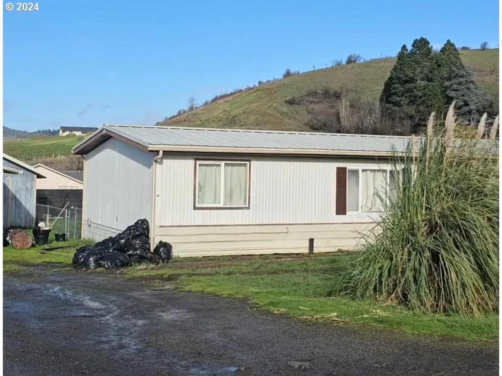 2556 Landers Avenue Roseburg OR 97471