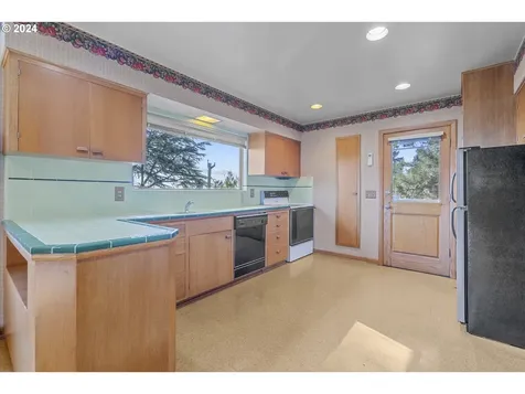 1069 SW Westwood Drive Portland OR 97239