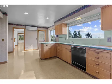 1069 SW Westwood Drive Portland OR 97239