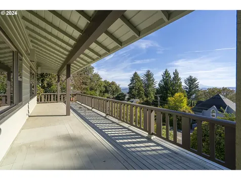 1069 SW Westwood Drive Portland OR 97239
