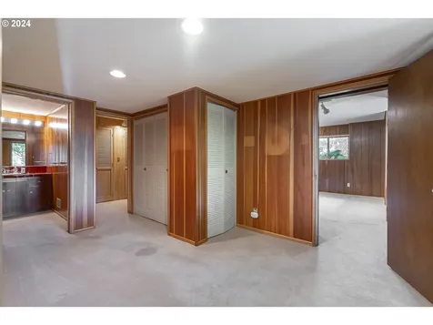 1069 SW Westwood Drive Portland OR 97239