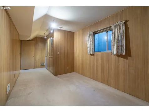 1069 SW Westwood Drive Portland OR 97239
