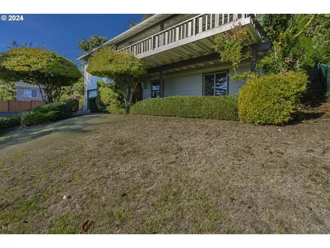 1069 SW Westwood Drive Portland OR 97239