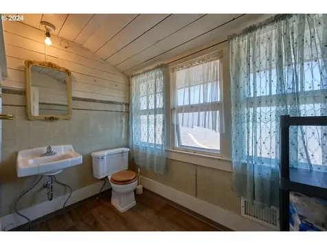 204 Residence Street Enterprise OR 97828