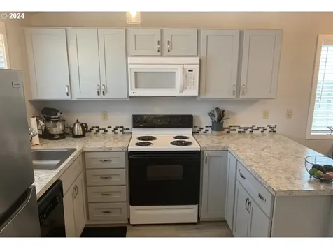 10172 Sw Crystal Street Beaverton OR 97008