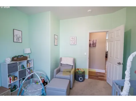 5551 Livingston Avenue Eugene OR 97402