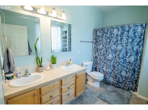 5551 Livingston Avenue Eugene OR 97402