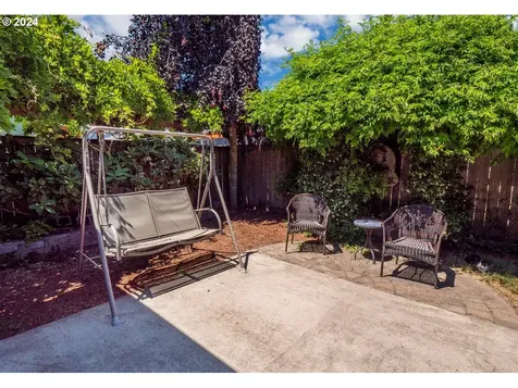 5551 Livingston Avenue Eugene OR 97402