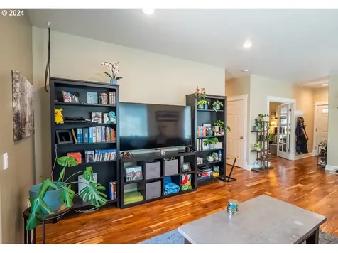 5551 Livingston Avenue Eugene OR 97402