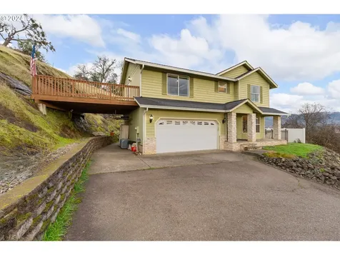 243 Summerwood Street Roseburg OR 97471