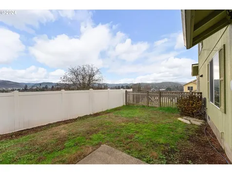 243 Summerwood Street Roseburg OR 97471