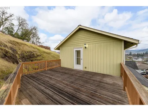 243 Summerwood Street Roseburg OR 97471
