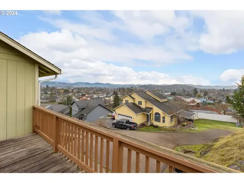 243 Summerwood Street Roseburg OR 97471
