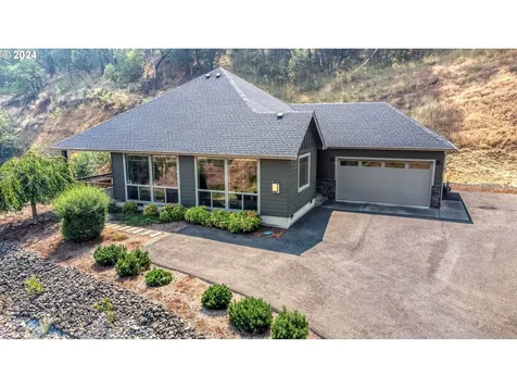 1324 Ne Rocky Drive Roseburg OR 97470