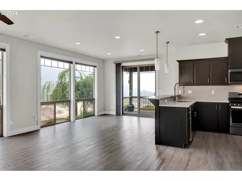 1324 Ne Rocky Drive Roseburg OR 97470