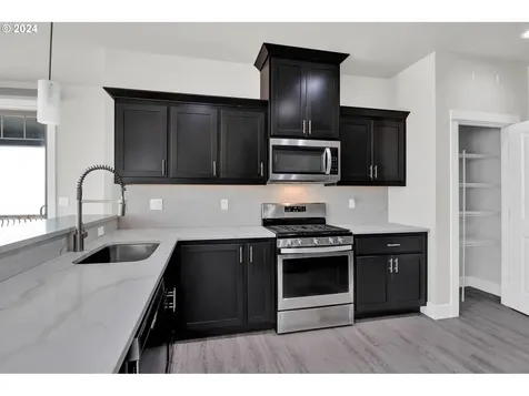 1324 Ne Rocky Drive Roseburg OR 97470