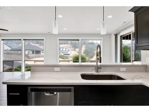 1324 Ne Rocky Drive Roseburg OR 97470