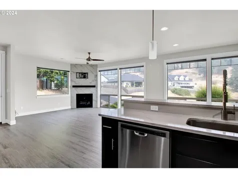 1324 Ne Rocky Drive Roseburg OR 97470