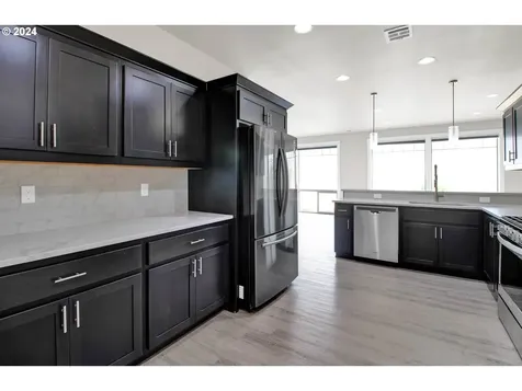 1324 Ne Rocky Drive Roseburg OR 97470