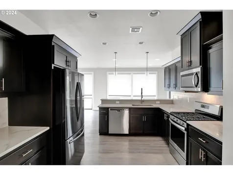 1324 Ne Rocky Drive Roseburg OR 97470