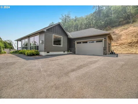 1324 Ne Rocky Drive Roseburg OR 97470