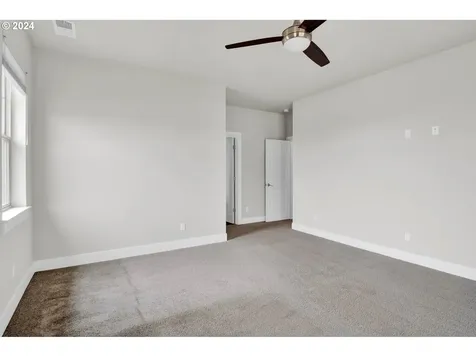 1324 Ne Rocky Drive Roseburg OR 97470
