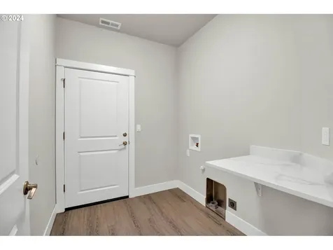 1324 Ne Rocky Drive Roseburg OR 97470