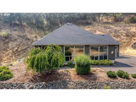 1324 Ne Rocky Drive Roseburg OR 97470