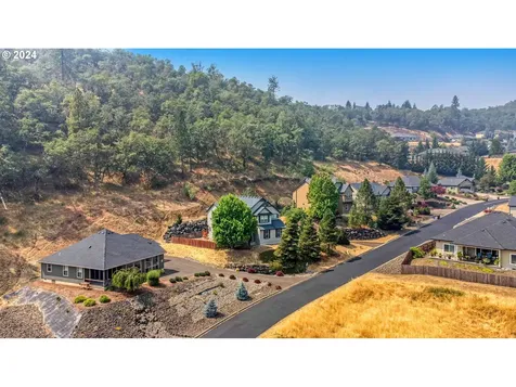 1324 Ne Rocky Drive Roseburg OR 97470