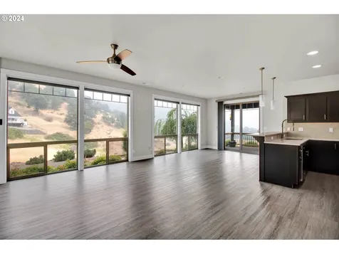 1324 Ne Rocky Drive Roseburg OR 97470