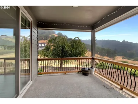 1324 Ne Rocky Drive Roseburg OR 97470