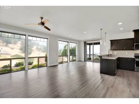 1324 Ne Rocky Drive Roseburg OR 97470