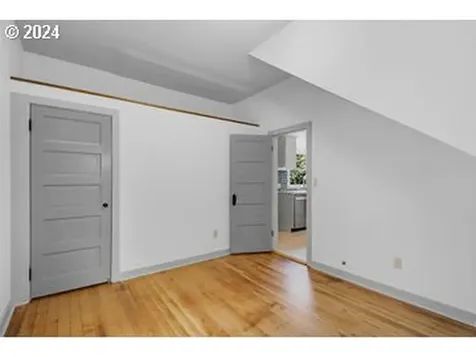 3839 Se Ivon Street Portland OR 97202