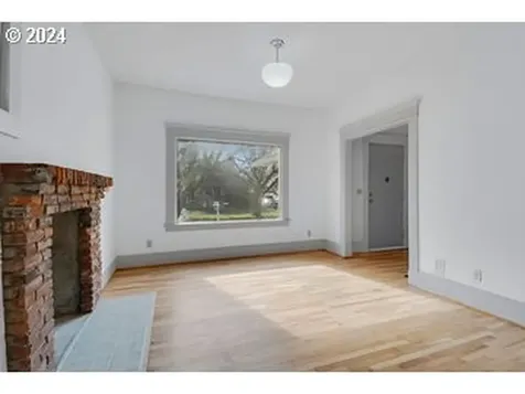 3839 Se Ivon Street Portland OR 97202