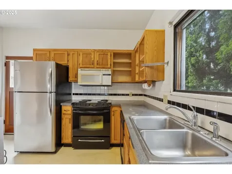 2931 SE Tibbetts Street Portland OR 97202