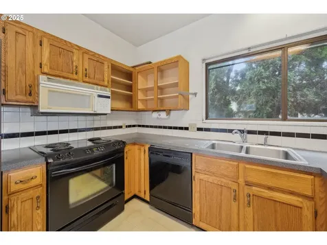 2931 SE Tibbetts Street Portland OR 97202