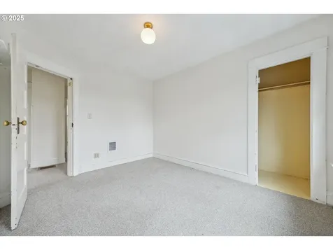 2931 SE Tibbetts Street Portland OR 97202