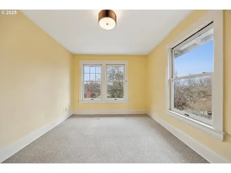 2931 SE Tibbetts Street Portland OR 97202