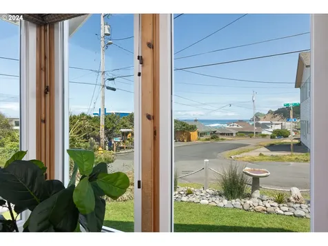 5628 Nw Jetty Avenue Lincoln City OR 97367