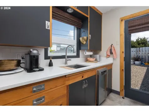 5628 Nw Jetty Avenue Lincoln City OR 97367