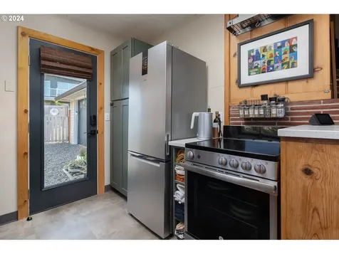 5628 Nw Jetty Avenue Lincoln City OR 97367