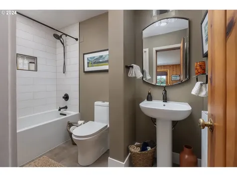 5628 Nw Jetty Avenue Lincoln City OR 97367