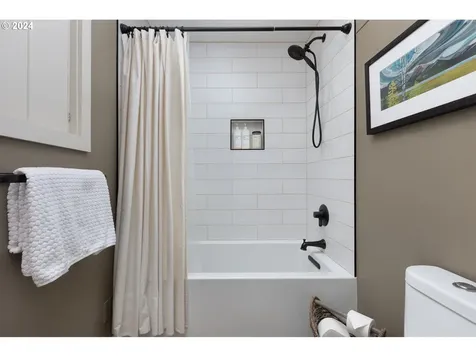 5628 Nw Jetty Avenue Lincoln City OR 97367