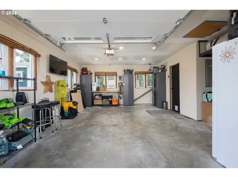 5628 Nw Jetty Avenue Lincoln City OR 97367