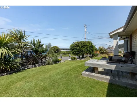 5628 Nw Jetty Avenue Lincoln City OR 97367