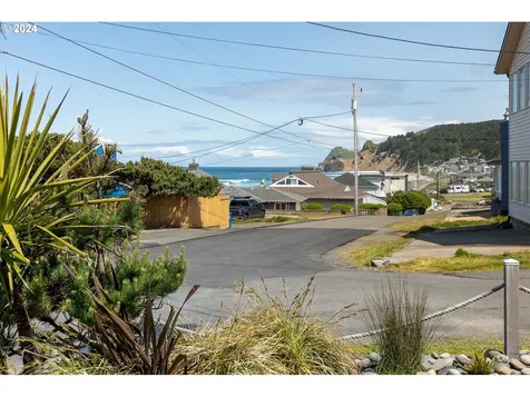 5628 Nw Jetty Avenue Lincoln City OR 97367