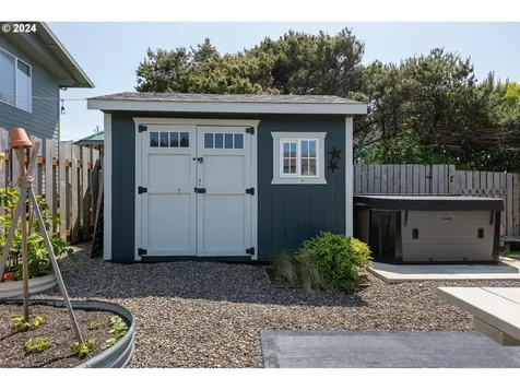 5628 Nw Jetty Avenue Lincoln City OR 97367