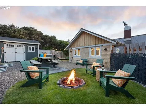 5628 Nw Jetty Avenue Lincoln City OR 97367